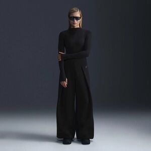 Nike Tech Pleated Pants NWT size Medium (sold out everywhere )